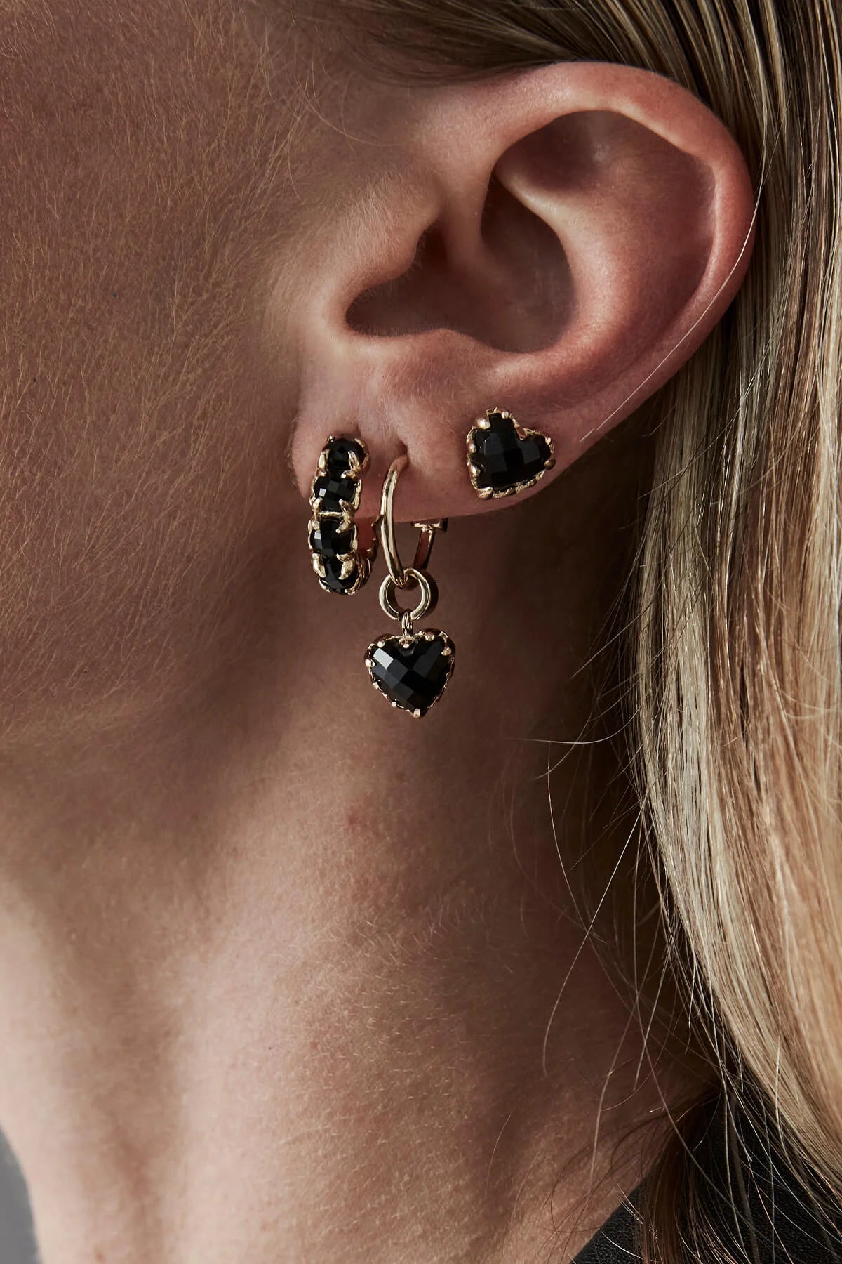 LOVE ANCHOR EARRINGS ONYX